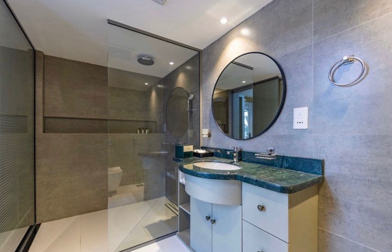 An en-suite bathroom